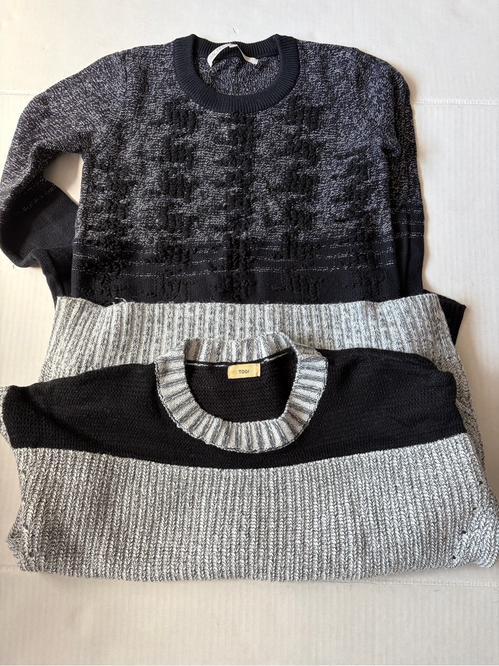 Tobi women Two-Tone Crewneck Sweater in Black & Gray
